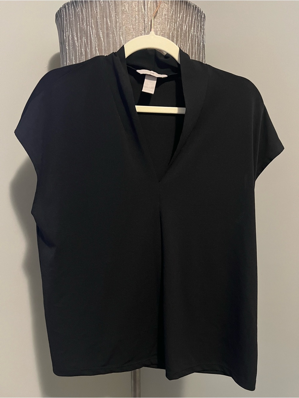 H&M Black V-Neck Cap Sleeve Women's Top